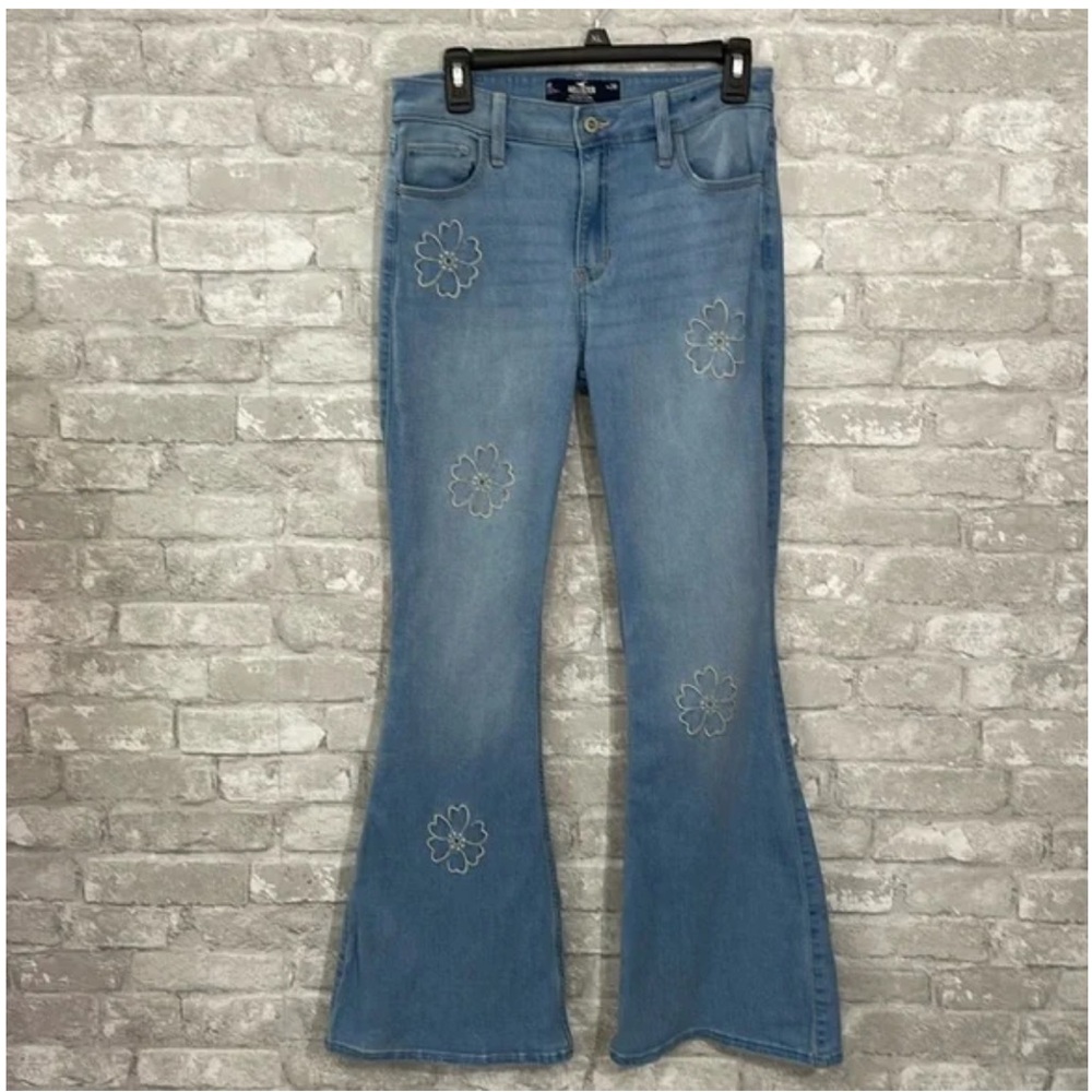 ISO Hollister flares in size 28/6-30/10?short or xshort!
